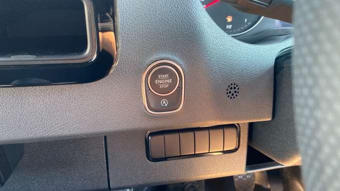Mercedes-Benz Sprinter 315Cdi L2 Diesel Rwd 3.5t H2 Pro Van 9G-Tronic - Image 32